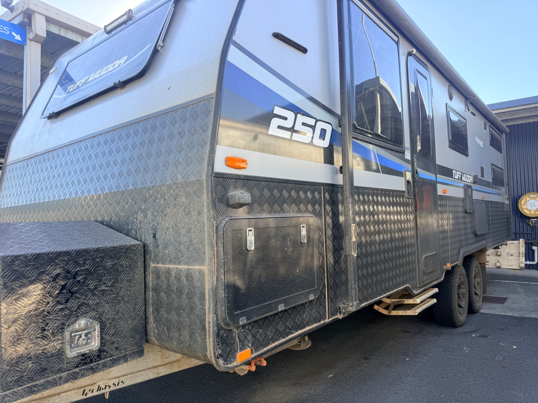 Jayco Adventurer — side gloss